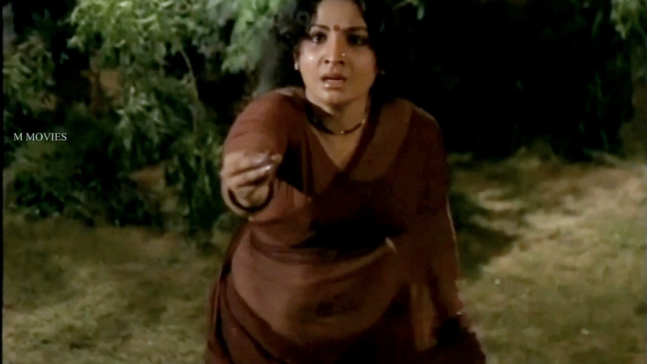 Jayabharathi Sexy Sizzling Deep Navel and boob scenes from Nagamadathu mp4 snapshot 00 50 593