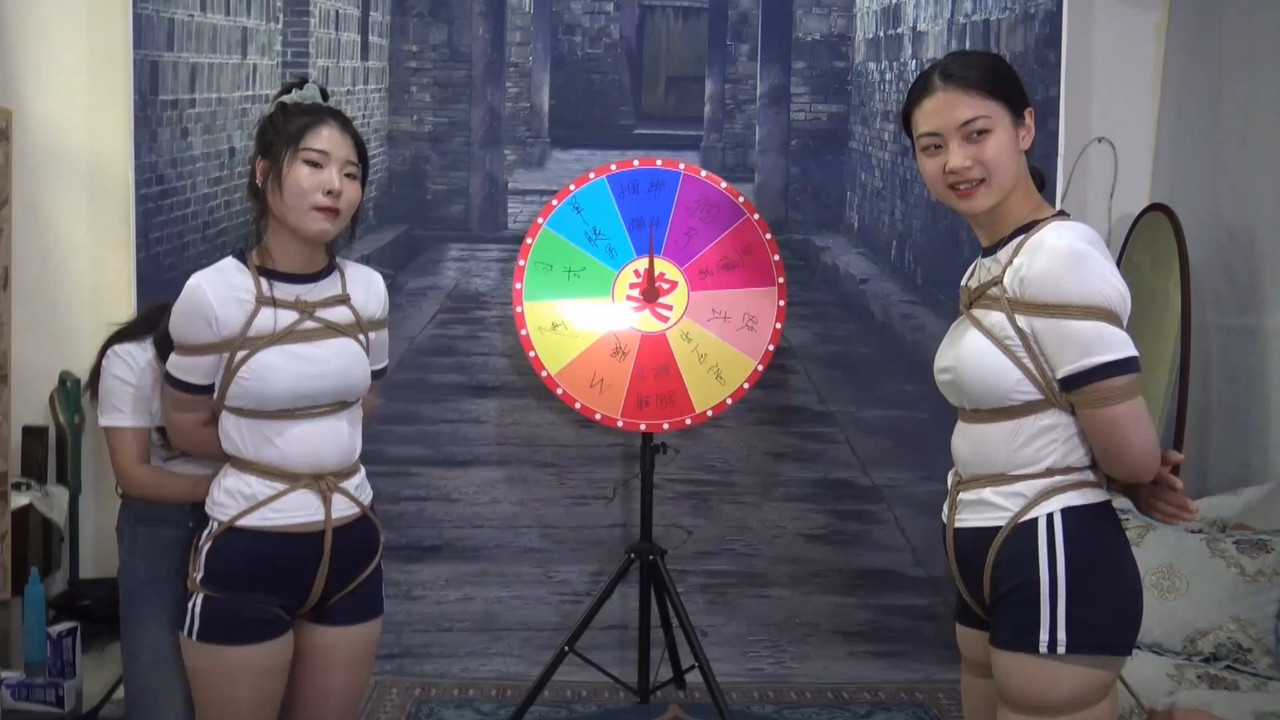 胜景影视 双女抽奖捆绑游戏.mp4_20220810_185150.649