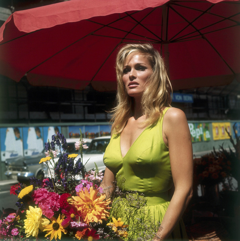 ursula_andress_c27