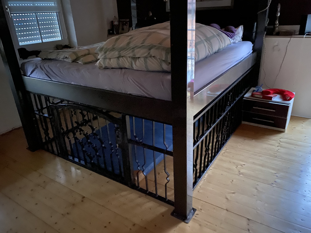 82077772-0C5F-4704-A7CF-598174910BF8