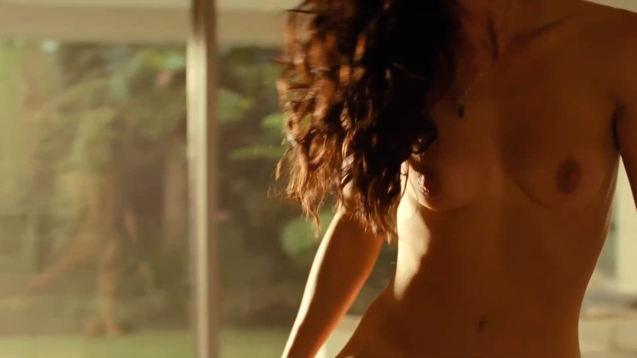 Lyne.Reene_Strike.Back.00_00_56_12.Still015