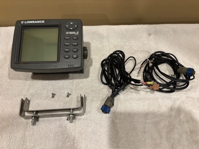 Lowrance X125 with 2x pwr cords and mounts