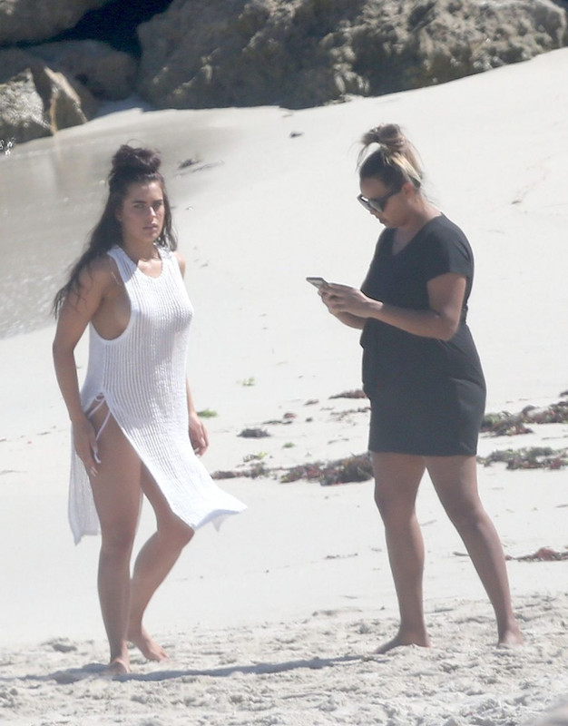 Holly-Young-Upskirt-STARS-com-27