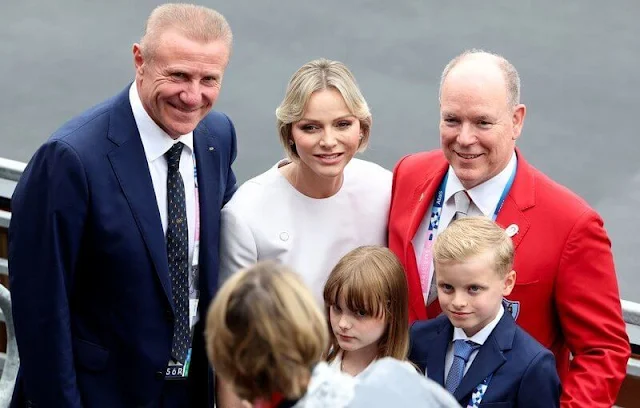 royal-family-in-paris-3.webp