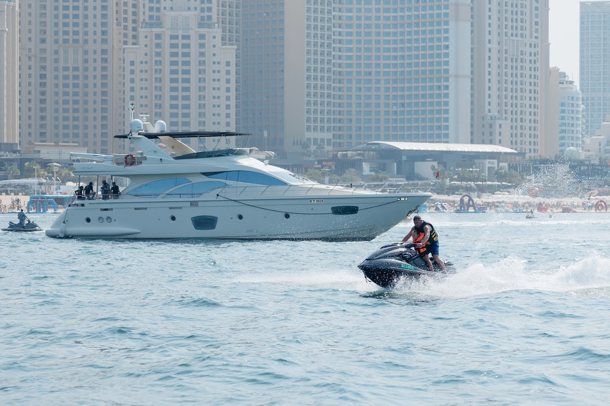 Daytime yacht rentals in Dubai