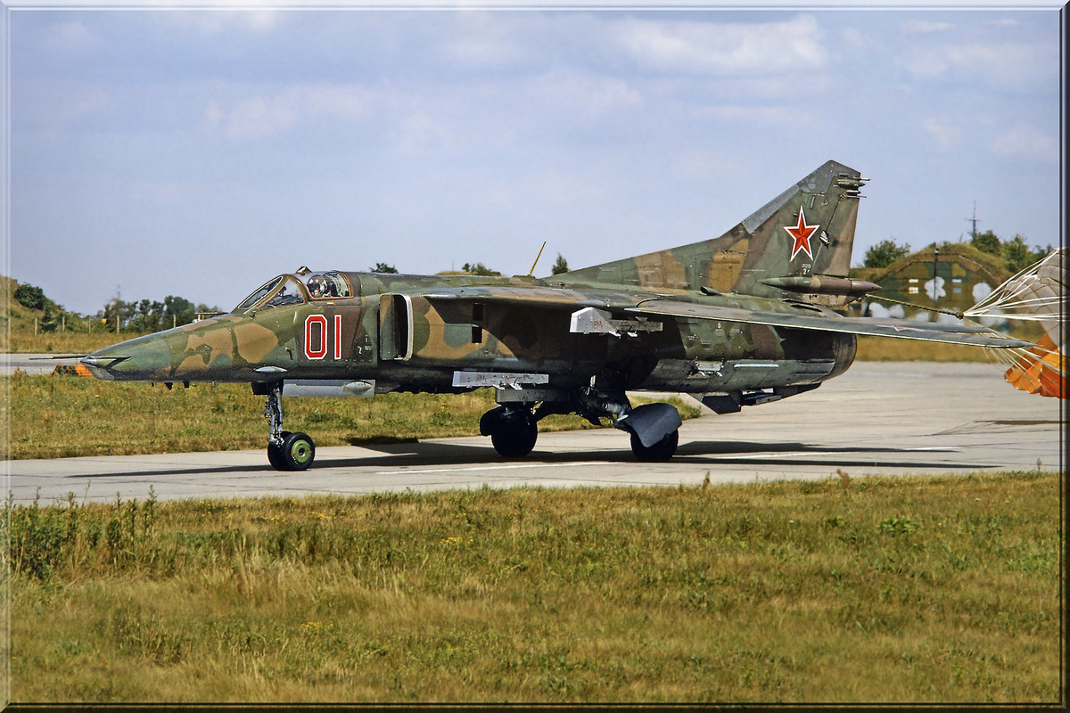 296 APIB MiG-27M 01 Red_83712545042, Summer 1992
