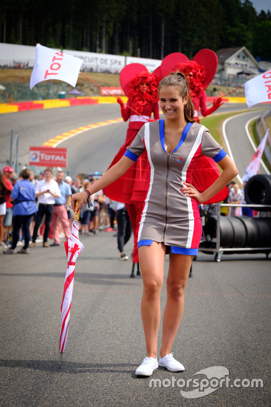 bes-24-hours-of-spa-2018-grid-girl