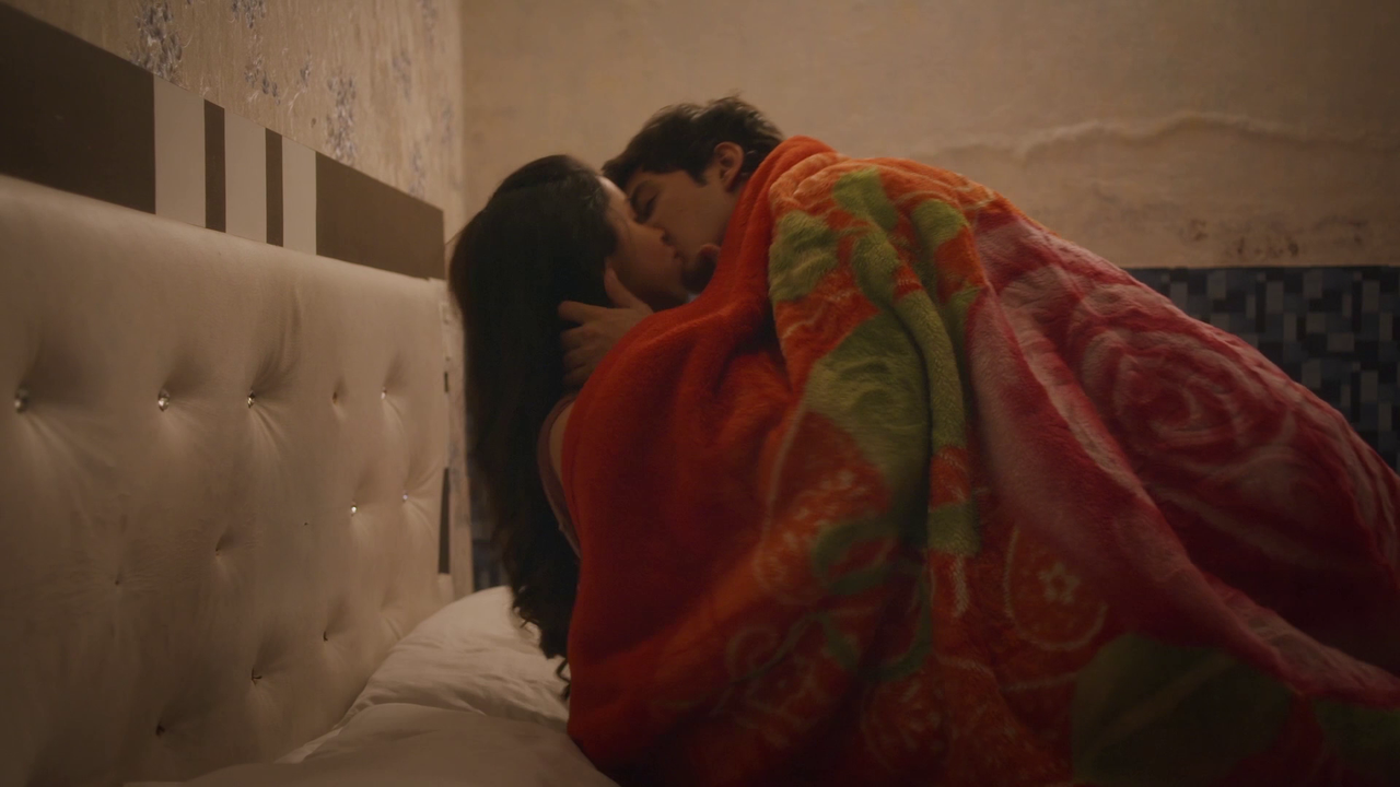 [Image: vlcsnap-2024-05-03-21h06m33s922.png]