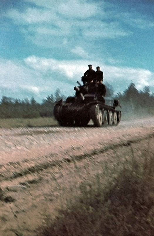 колонна 19-й тд на марше .Лето 1941 г Минская обл (1)