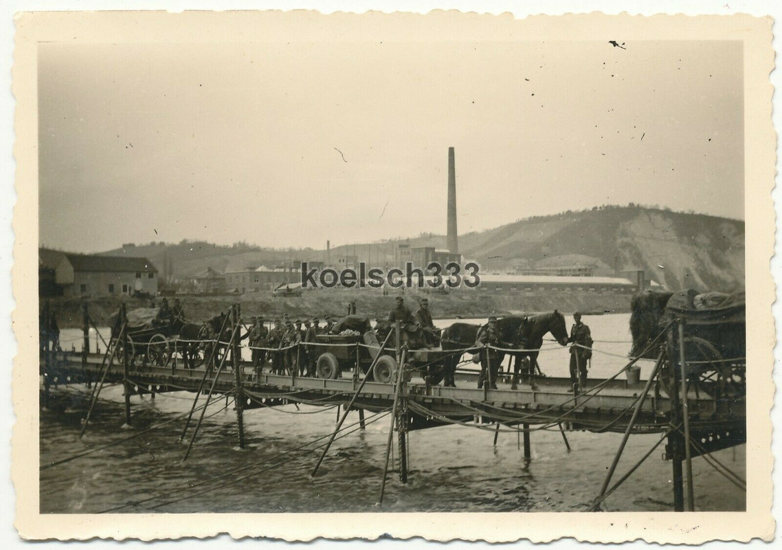 Foto Wehrmacht Gefechtswagen MG Zwillingssockel Anhänger Marburg Balkanfeldzug