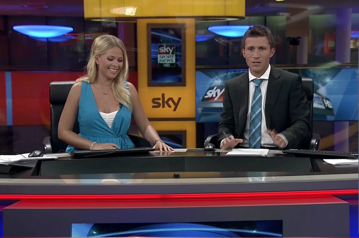 Julia_Josten_sky_sport_news_hd_13-06-2012_pp_017