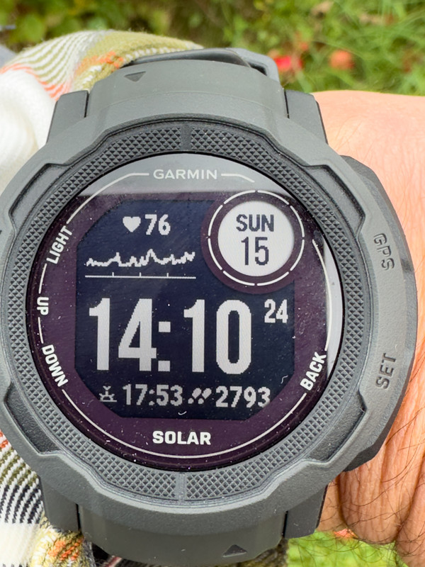 Different screen brightness Garmin Instinct Crossover solar / non solar