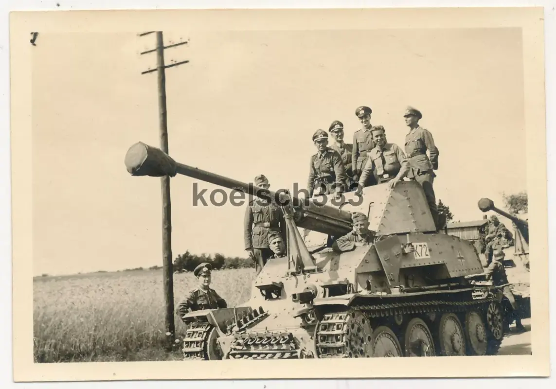Foto Soldaten der Wehrmacht auf Panzerjäger Marder III Panzer K 72 im Westen ...