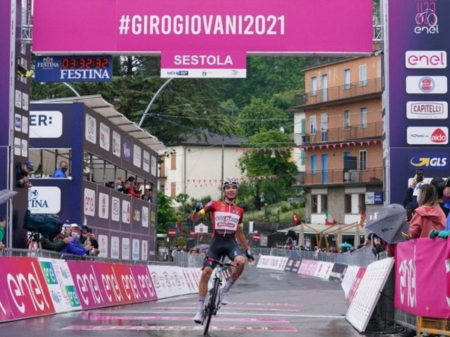 Ayuso trionfa a Sestola e torna al vertice della classifica del Giro (© Giro dItalia Under 23)