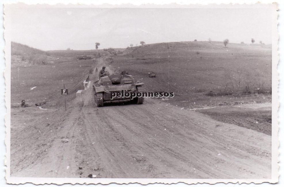 Orig. Foto Vormarsch StuG Sturmgeschütz Panzer i