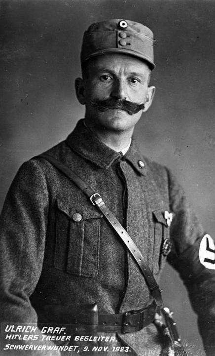 Ulrich Graf con el uniforme de las SA en noviembre de 1923
