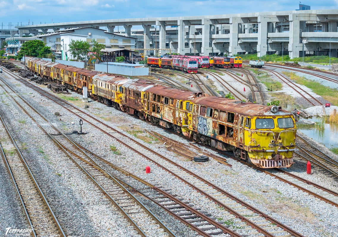 Thailande Vintage - Page 25 Les-locomotives-diesel-Davenport-de-1-000-et-500-ch-retir-es-du-service-ainsi-que-plusieurs-locomot