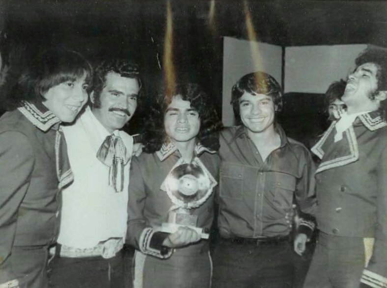 Vicente Fernández no toleraba a Juan Gabriel por ser “amanerado”