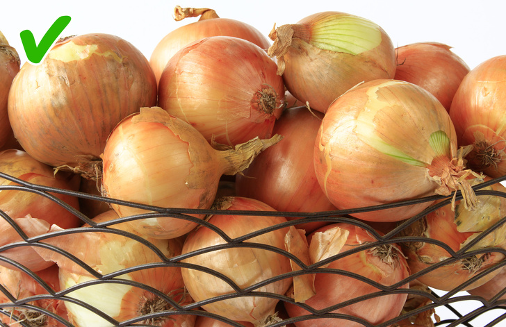 Menyimpan bawang
