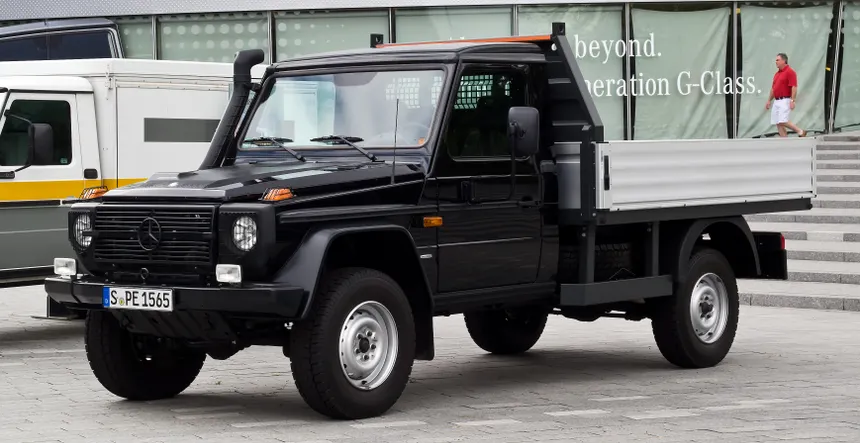 Mercedes-Benz_G_300_CDI_Professional_Pritsche_(W_461)_–_Frontansicht,_7._August_2012,_Stuttgart