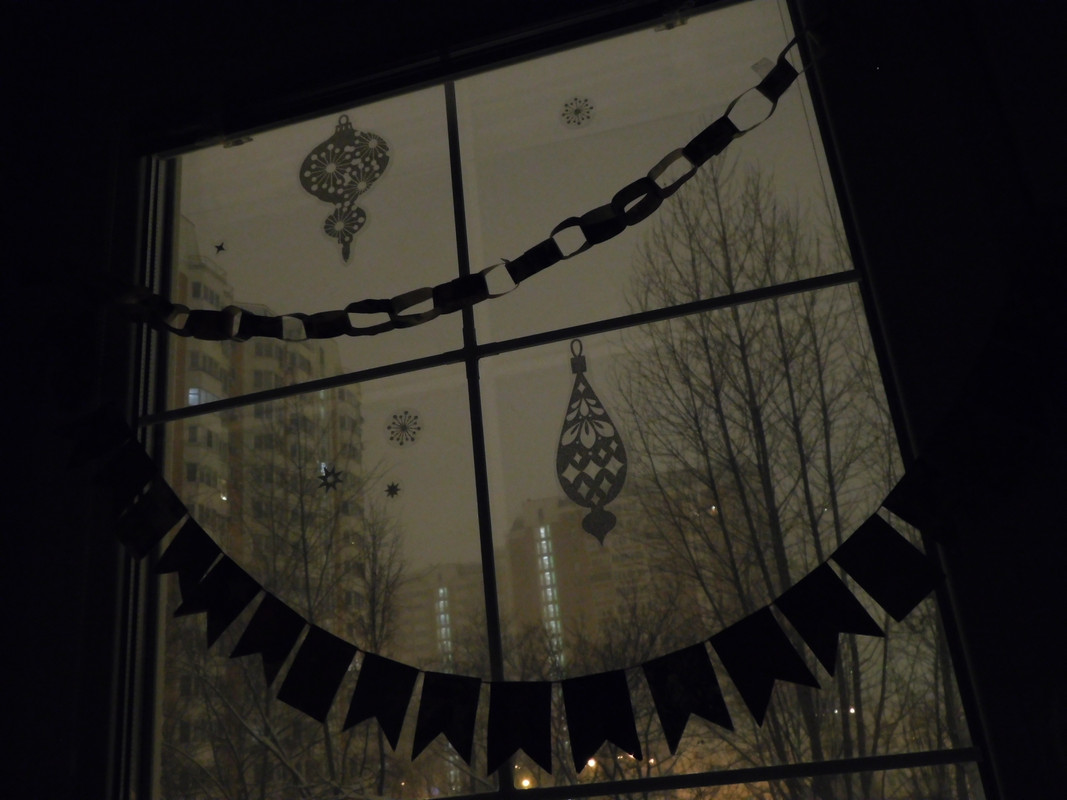 Дом, зимний вечер декабря 2022, продажное благотворительное ребя 004