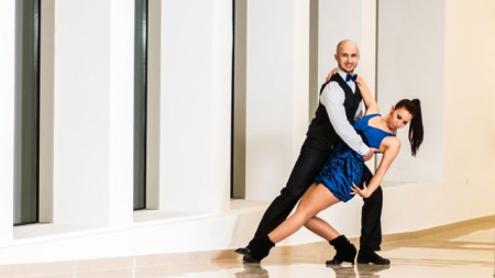 10 Salsa Moves to Make You Shine on the Dance Floor