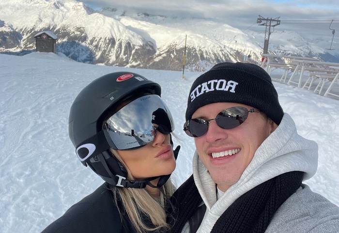 Conor Gallagher memilih berlibur bersama kekasihnya di kota resor mewah St. Moritz, Swiss usai tersingkir dari Piala Dunia 2022.