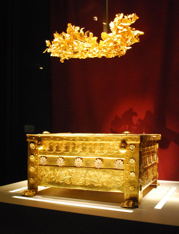 Crown and larnax of Philip II