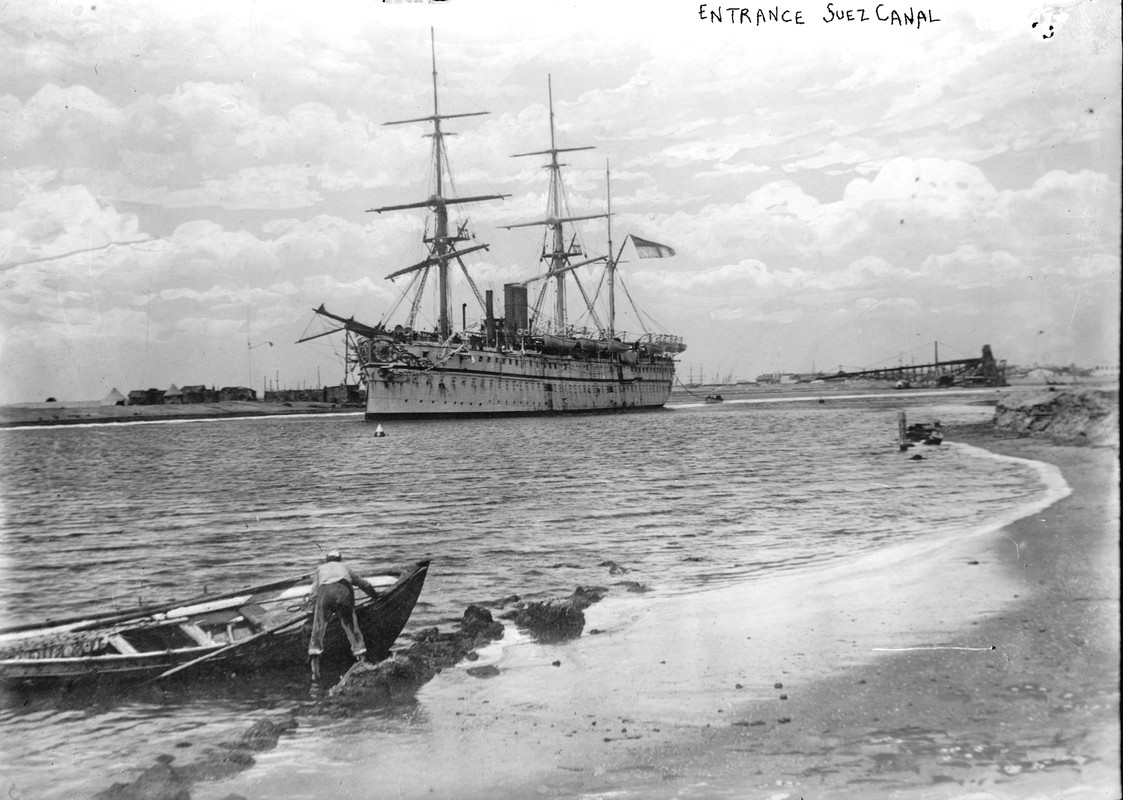 HMS Serapis в Суэцком канале