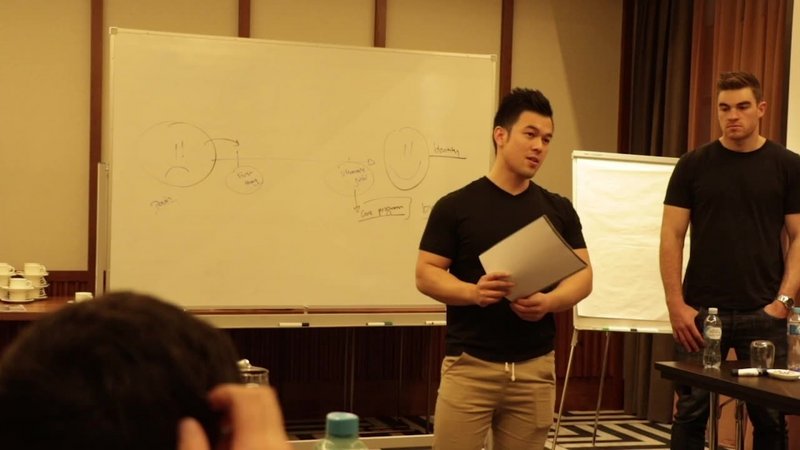 [Image: G-Plinh-Trinh-6-Figure-Online-Coach.jpg]