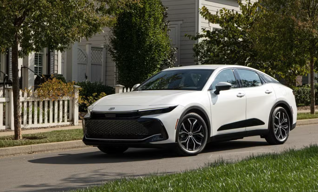 El Toyota Crown 2026 redefine el lujo híbrido a precio razonable