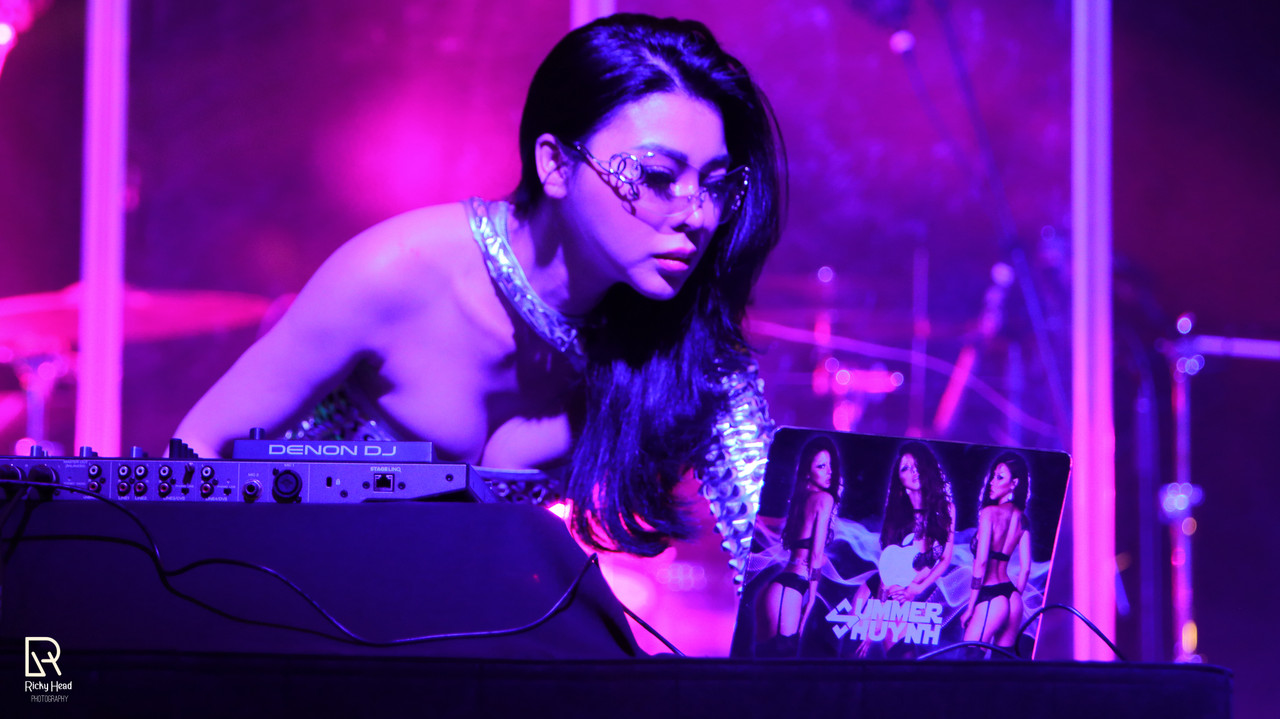 Photos and video highlights from The Môi Chạm Môi Concert at Cowlitz Ballroom iLani