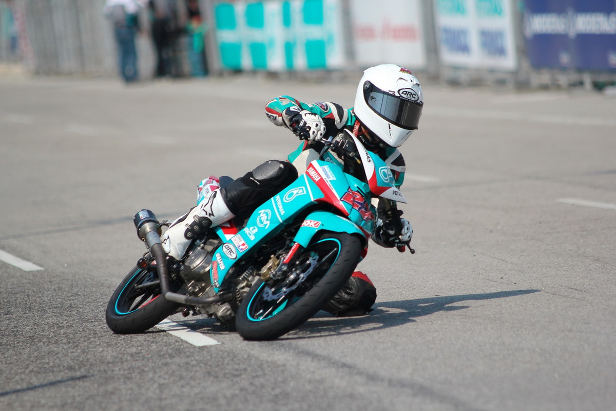 turquoisemotorbike.jpg