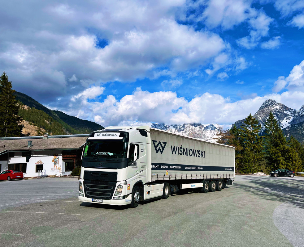 C02E0C21-1D16-4468-98AF-F2C3DE0AB0A4