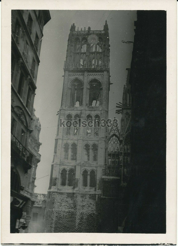 Foto Ruinen in der schwer zerstörten Stadt Rouen in Frankreich Kathedrale Kirche4