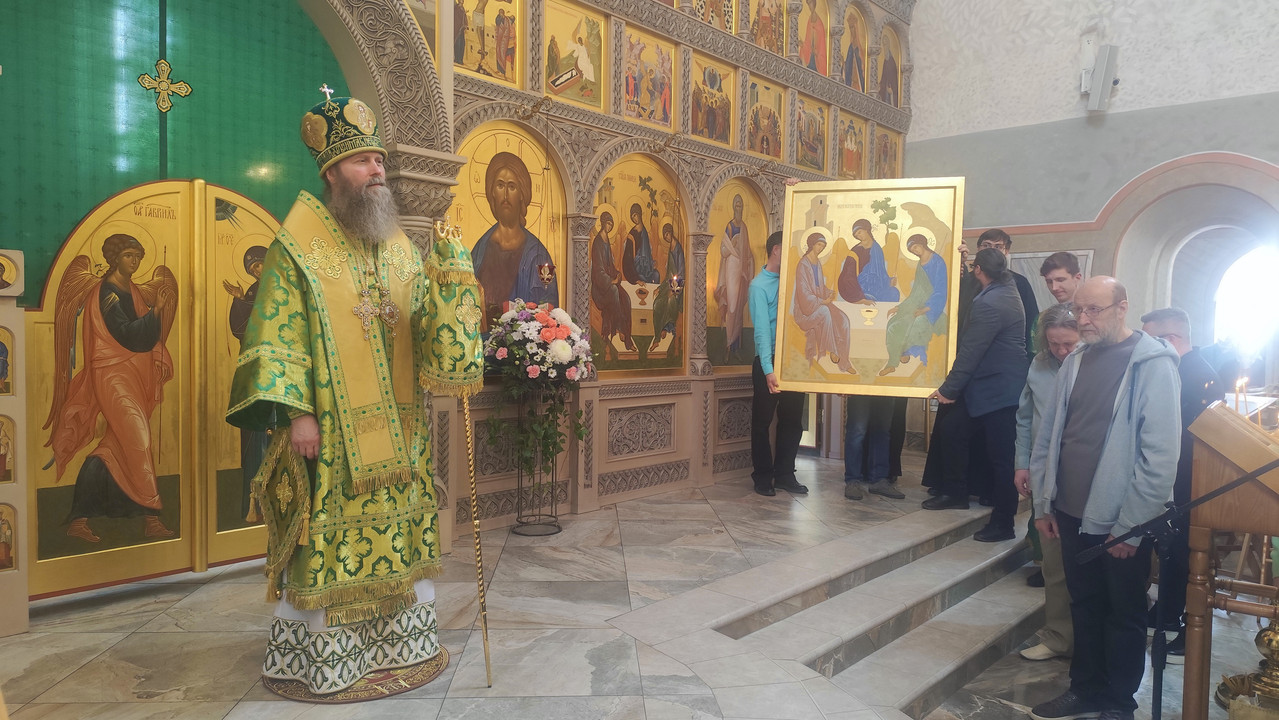 31 подарок от храма икона Троицы