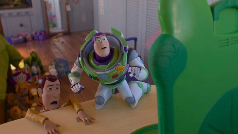 Woody-surge-calvo-em-trailer-de-Toy-Story-5-800x450
