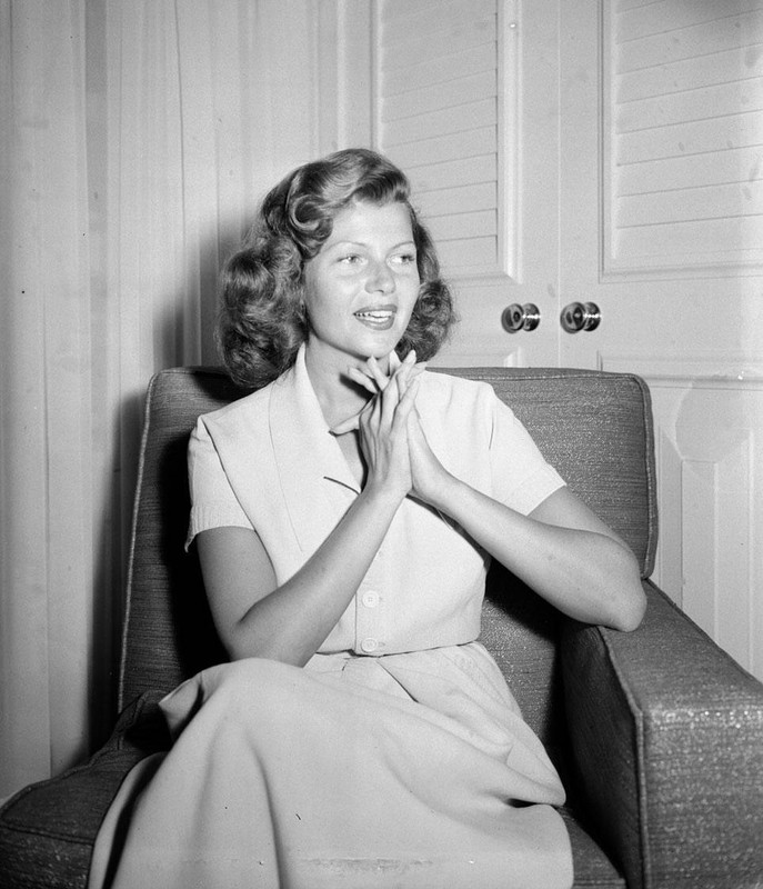 rita_hayworth_d52