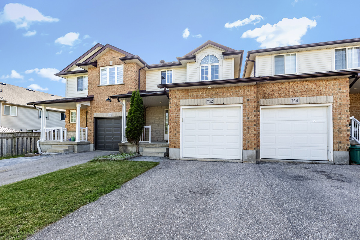 752 Paris Blvd - Beautiful home exterior
