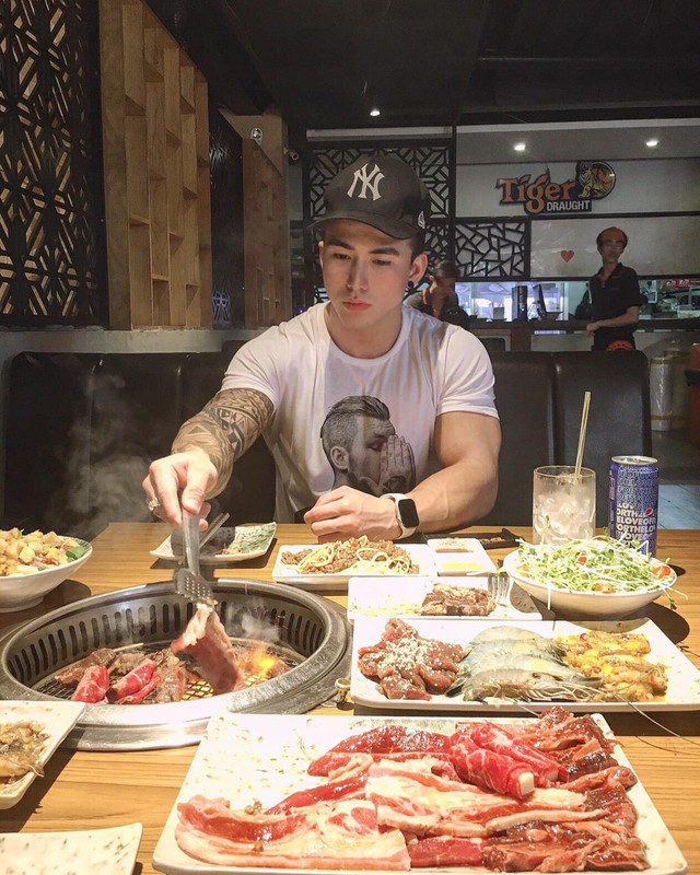 Ai đi anh callboy siêu đẹp này chưa ạ?