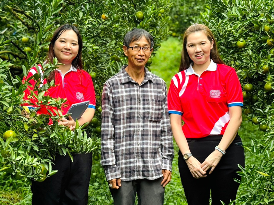 นายสุริยะ คุปตรัตน์ (คนกลาง) 1