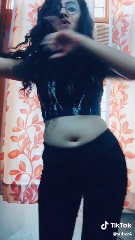 Hot Girl Sexy navel.mp4_snapshot_00.08.512