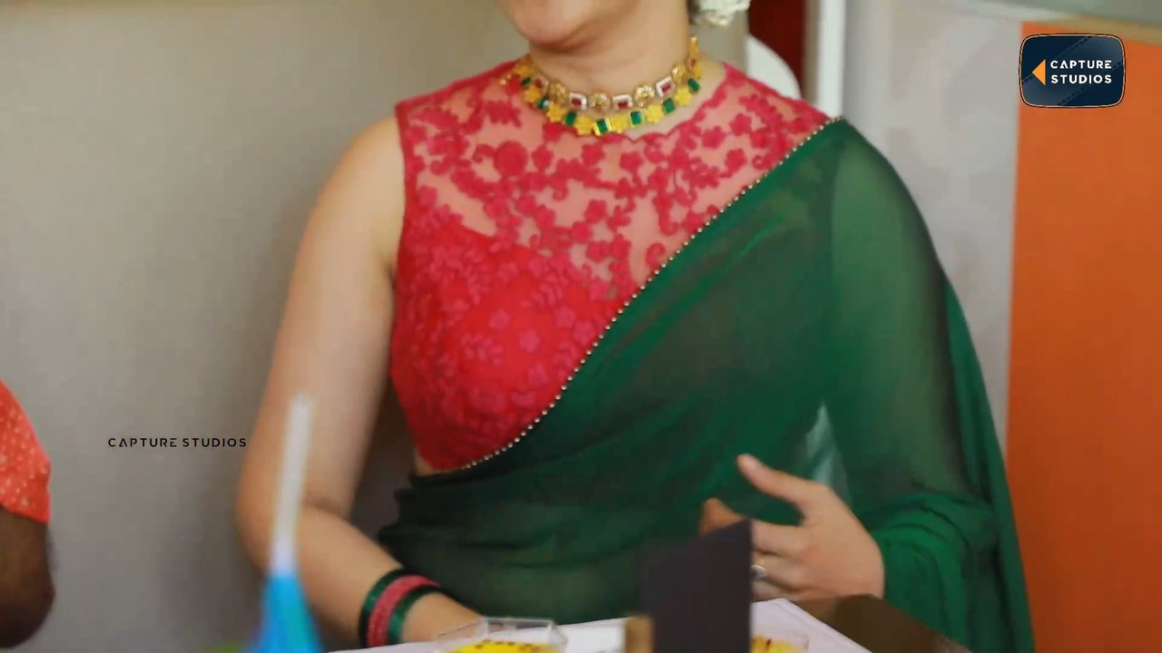 Honeyrose Hot sexy in saree.mkv_snapshot_00.33.530