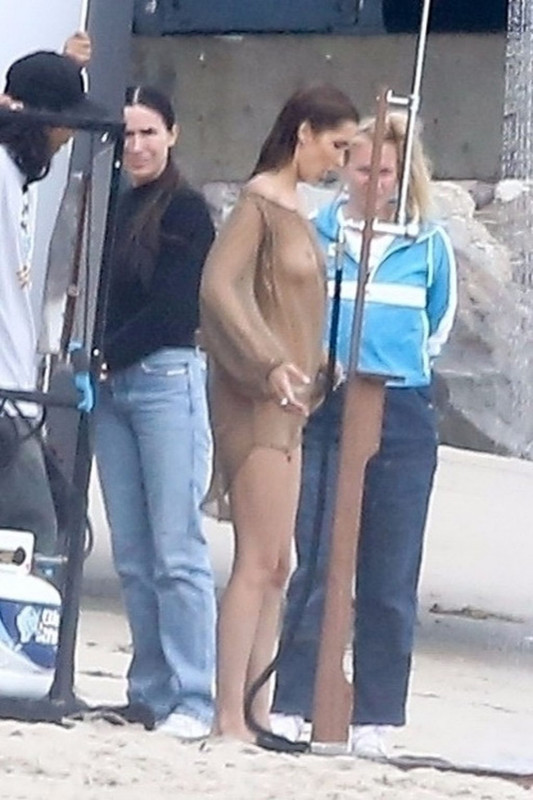 Bella-Hadid-See-Through-Nude-upskirtSTARS.com (33)