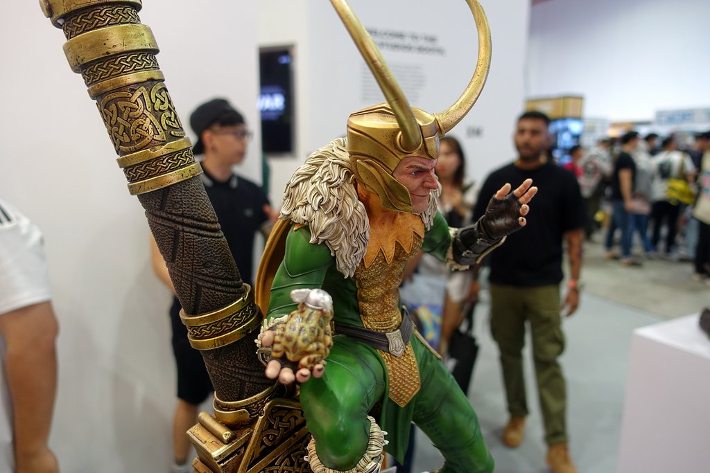 Premium Collectibles : Loki 1/4 Statue  3