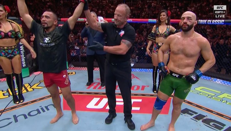 Джаред Гордън блъснат от кола часове преди битката си в Noche UFC 