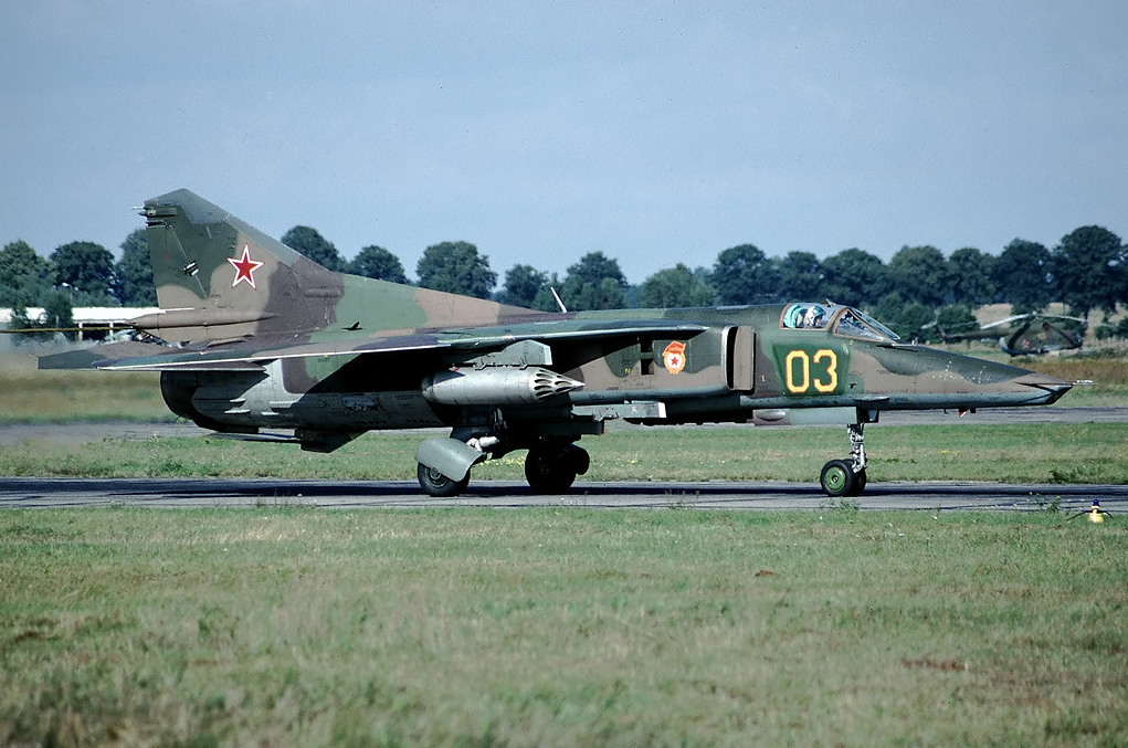 19 GvAPIB Mig-27D Yellow 03_61912560255 (4)