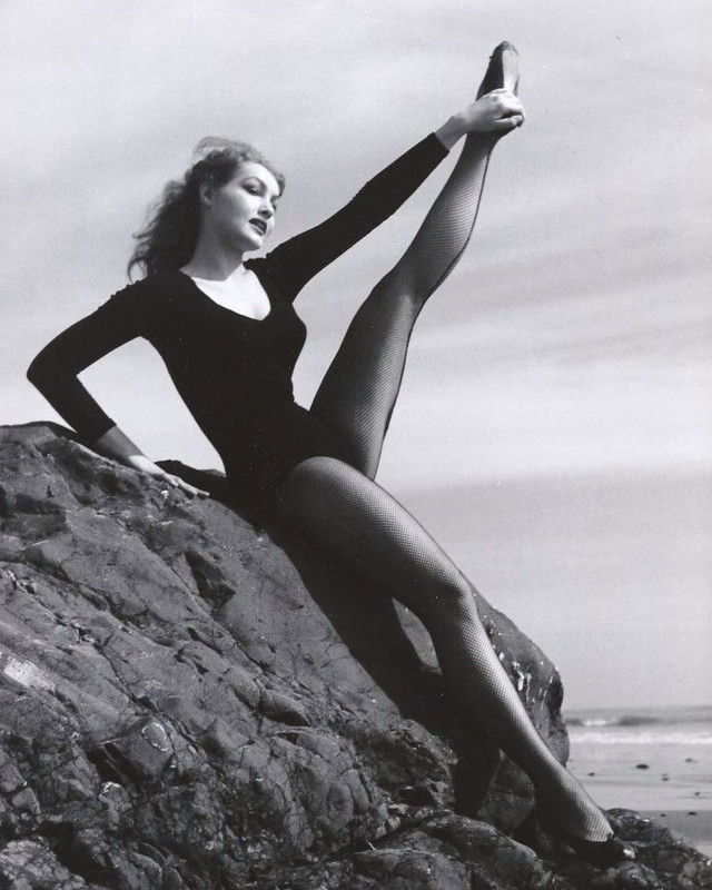 Julie_Newmar_mb57