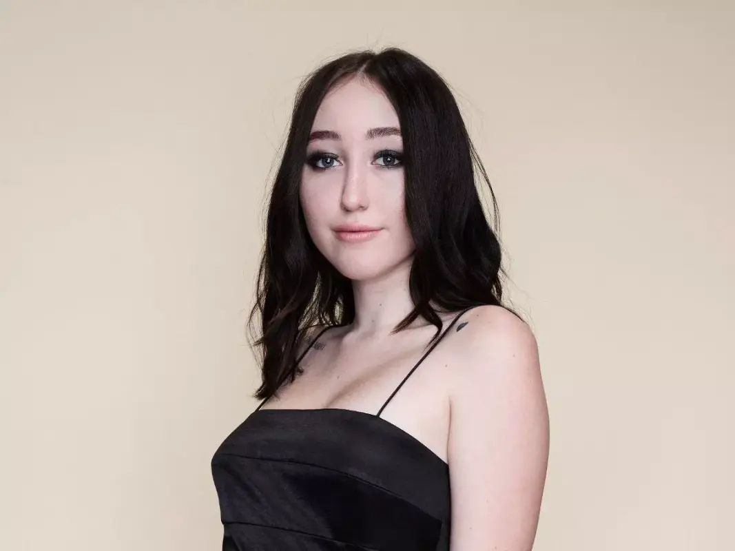 Noah Cyrus Have Plastic Surgery on Her Face
