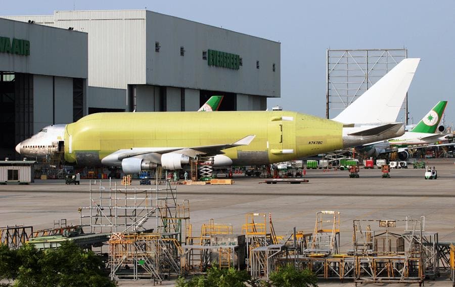 Интересные факты о Boeing 747 LCF - самом необычном грузовике компании Boeing Интересные факты о Boeing 747 LCF - самом необычном грузовике компании Boeing